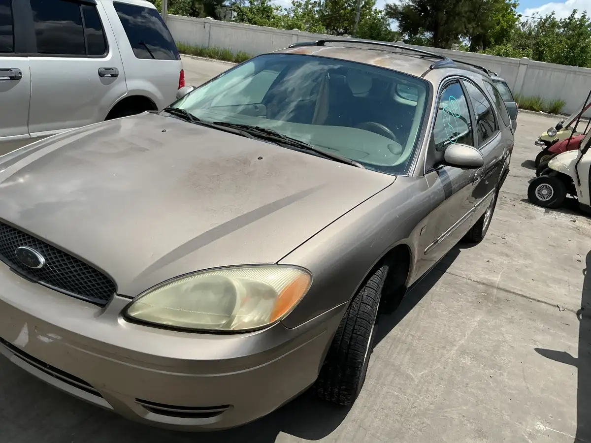 Photo of 2004 Ford Taurus
