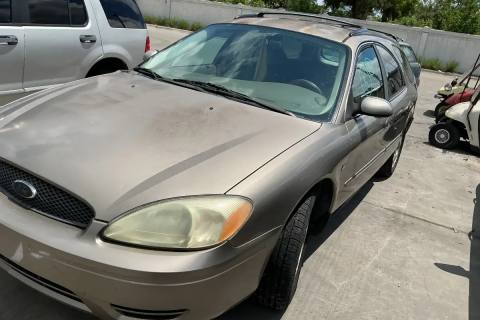 Photo of 2004 Ford Taurus