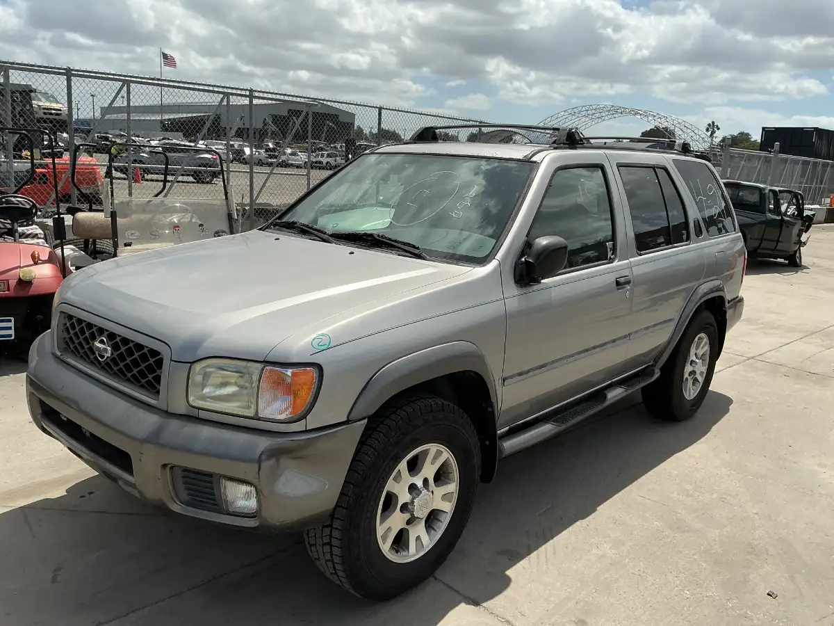 Photo of 2000 Nissan Pathfinder