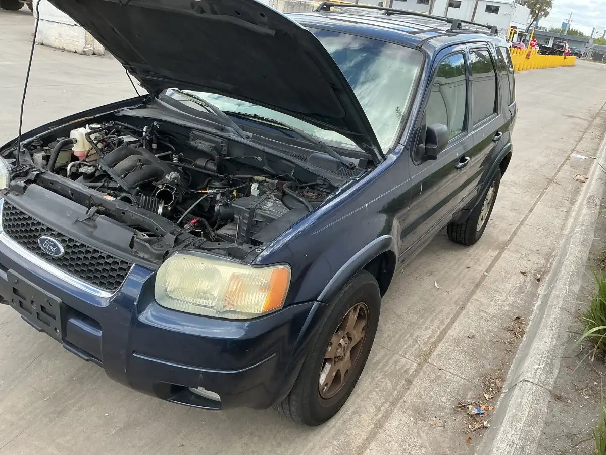 Photo of 2004 Ford Escape