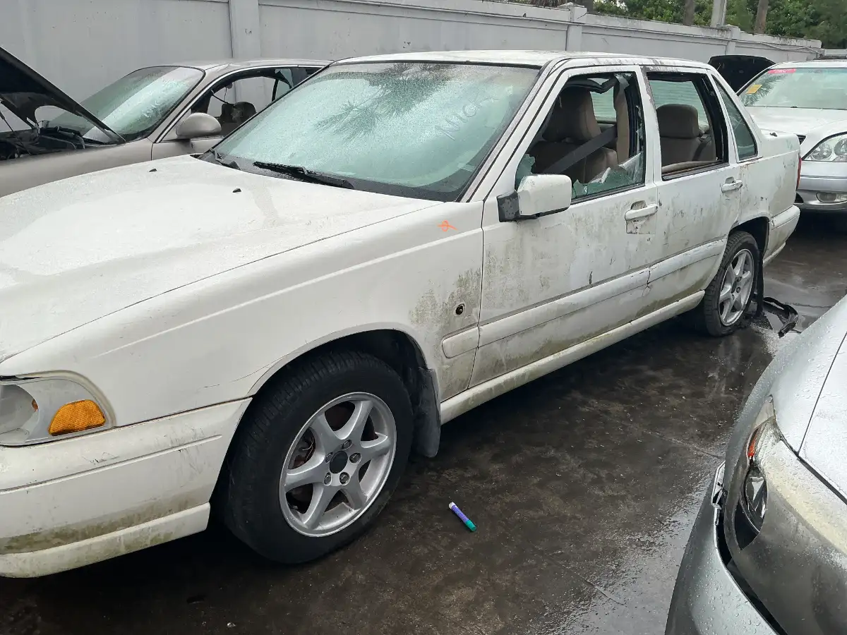 Photo of 2000 Volvo S70