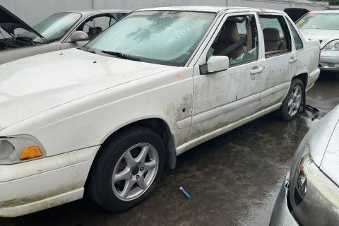 Photo of 2000 Volvo S70
