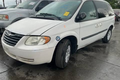Photo of 2005 Chrysler Town & Country