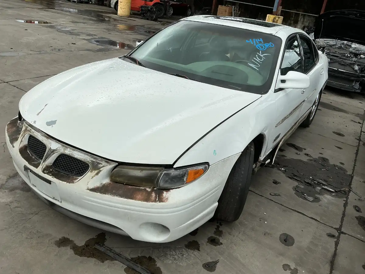 Photo of 2000 Pontiac Grand Prix
