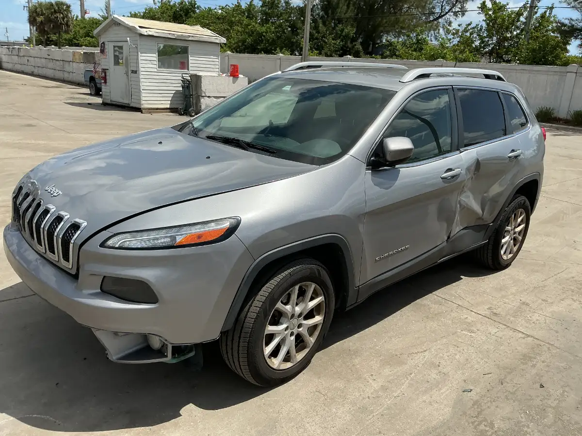 Photo of 2015 Jeep Cherokee