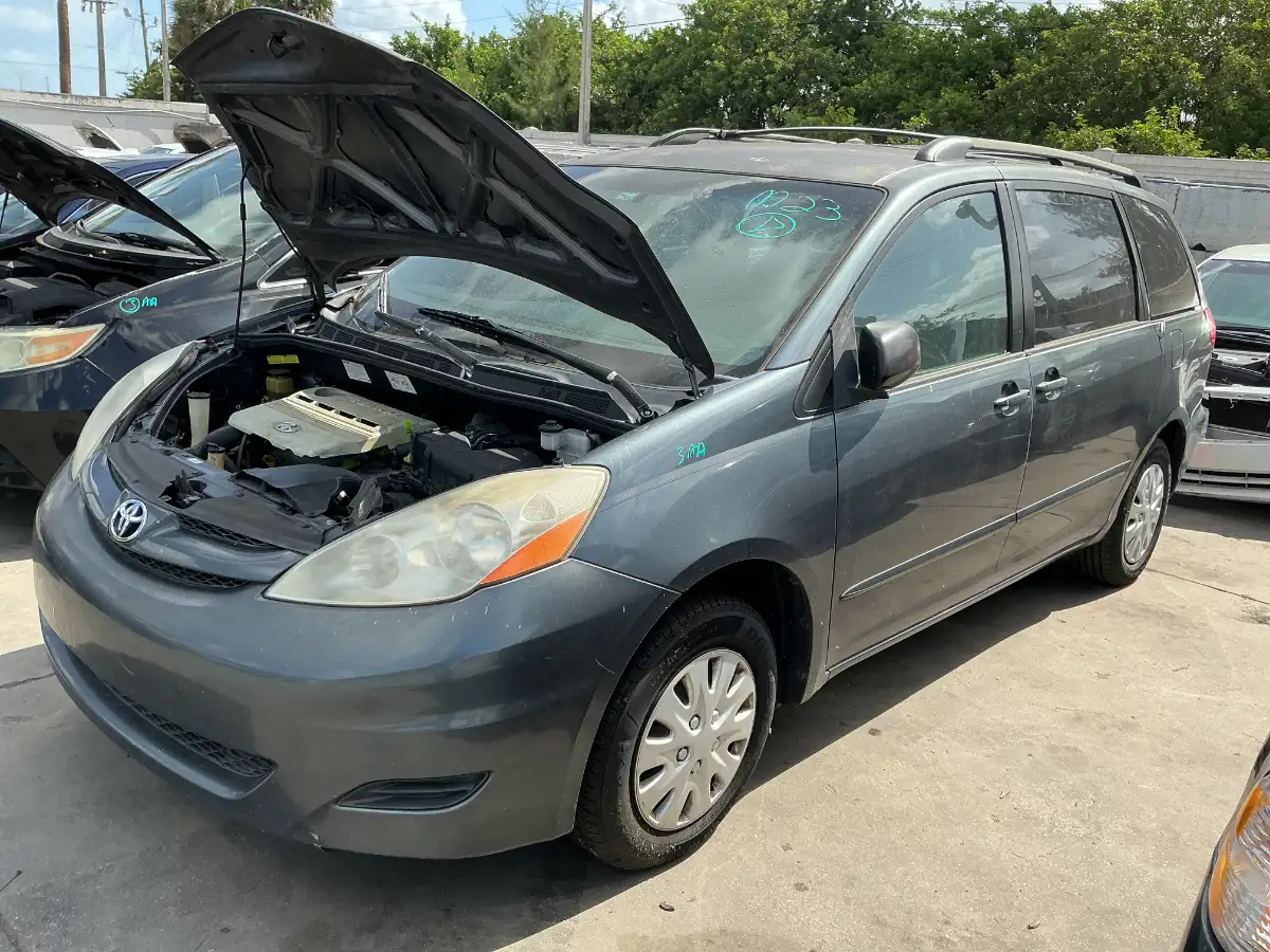 Photo of 2006 Toyota Sienna