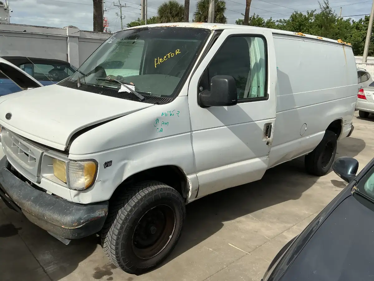 Photo of 2000 Ford Econoline Cargo