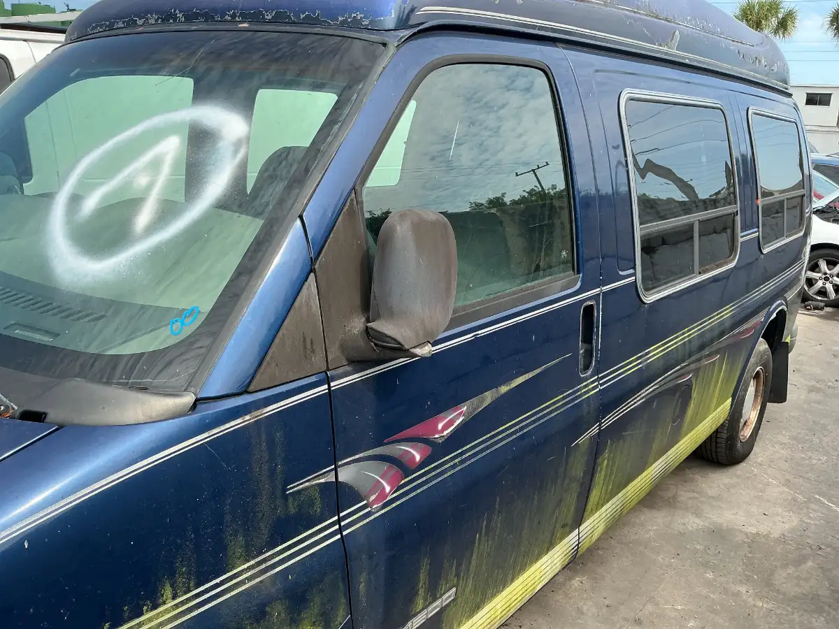 Photo of 2000 Chevrolet Express