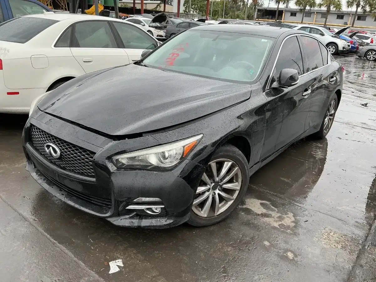 Photo of 2014 Infiniti Q50