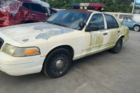 Photo of 2004 Ford Crown Victoria