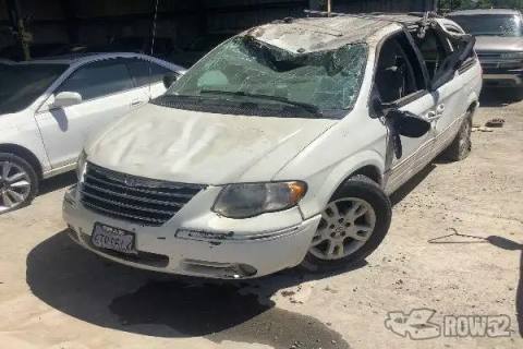 Photo of 2006 Chrysler Town & Country