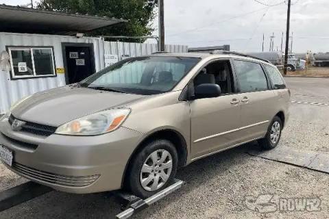 Photo of 2005 Toyota Sienna