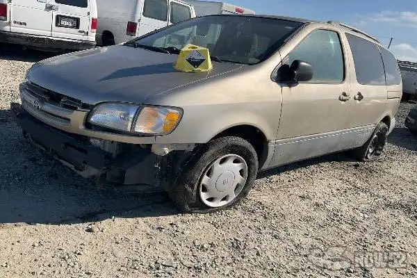 Photo of 2000 Toyota Sienna