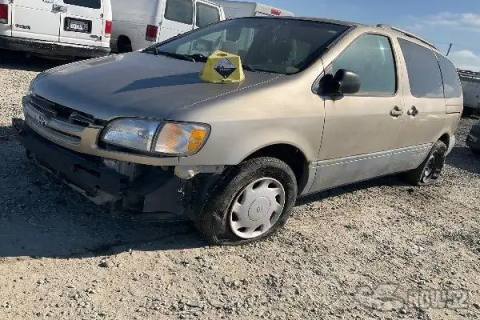Photo of 2000 Toyota Sienna