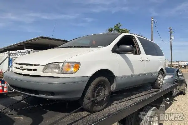 Photo of 2000 Toyota Sienna