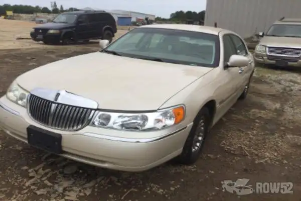 Photo of 2001 Lincoln Town Car
