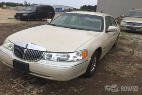 Photo of 2001 Lincoln Town Car