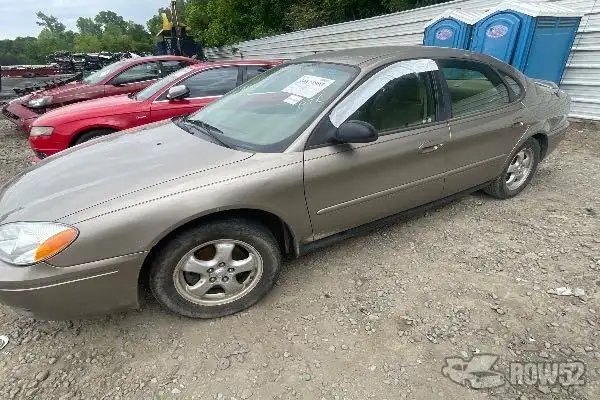 Photo of 2006 Ford Taurus