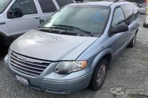 Photo of 2005 Chrysler Town & Country