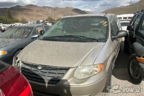 Photo of 2005 Chrysler Town & Country