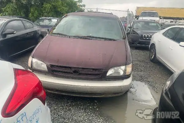 Photo of 2000 Toyota Sienna