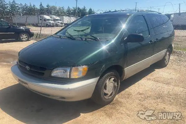 Photo of 2000 Toyota Sienna