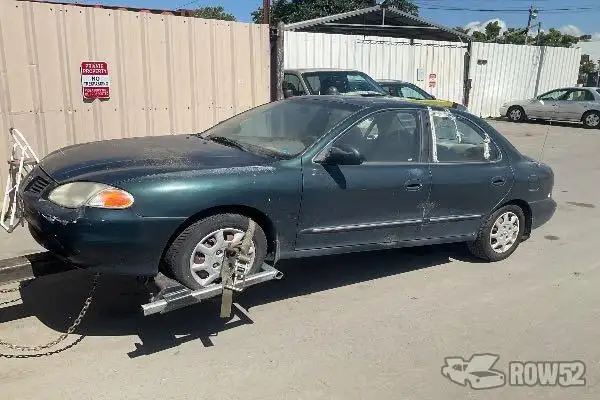 Photo of 2000 Hyundai Elantra