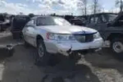 Photo of 2002 Lincoln Town Car