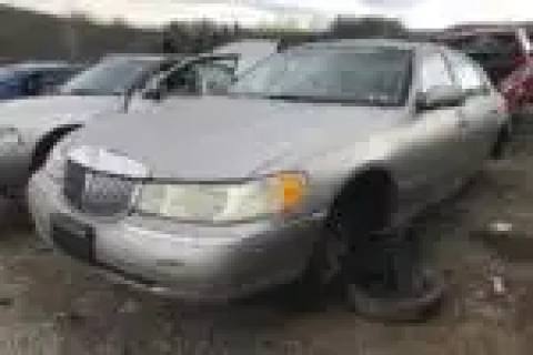 Photo of 1999 Lincoln Town Car