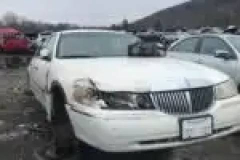 Photo of 1999 Lincoln Town Car