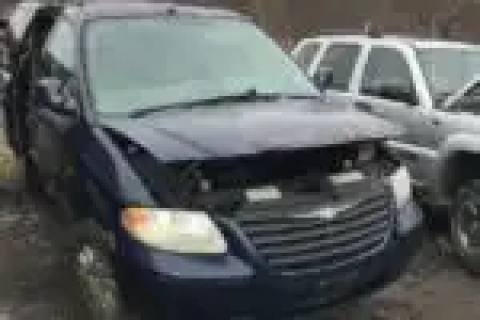 Photo of 2005 Chrysler Town & Country