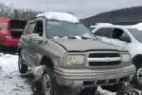 Photo of 2003 Chevrolet Tracker