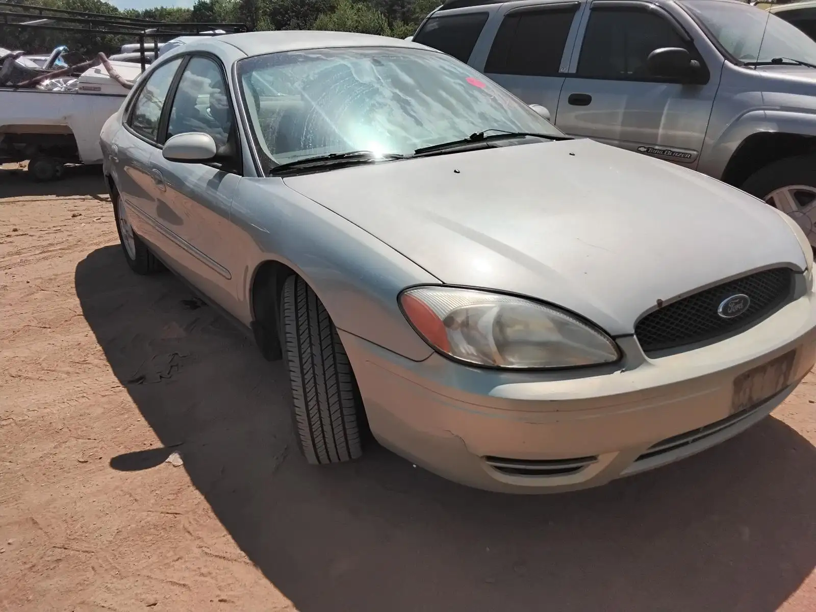 Photo of 2004 Ford Taurus