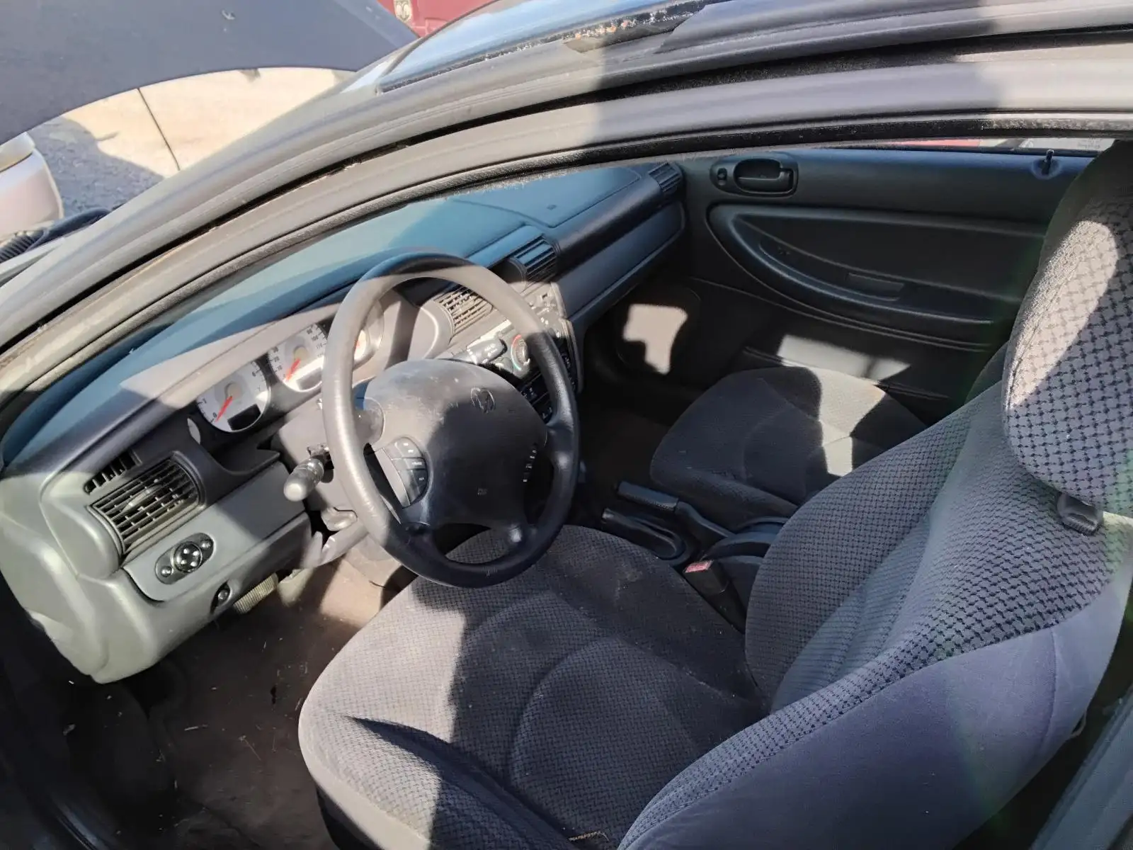 Photo of 2004 Dodge Stratus