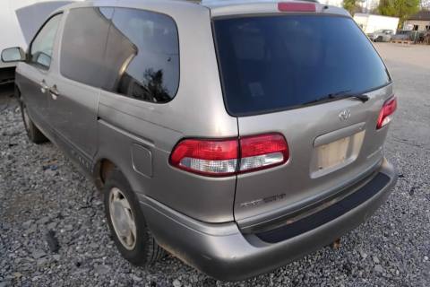 Photo of 2001 Toyota Sienna