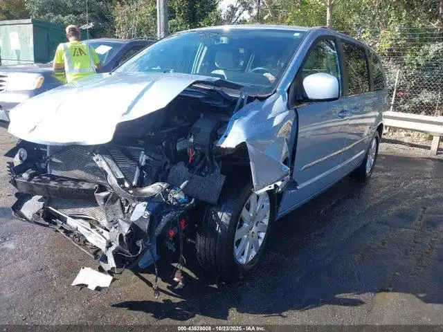 Photo of 2012 Chrysler Town & Country