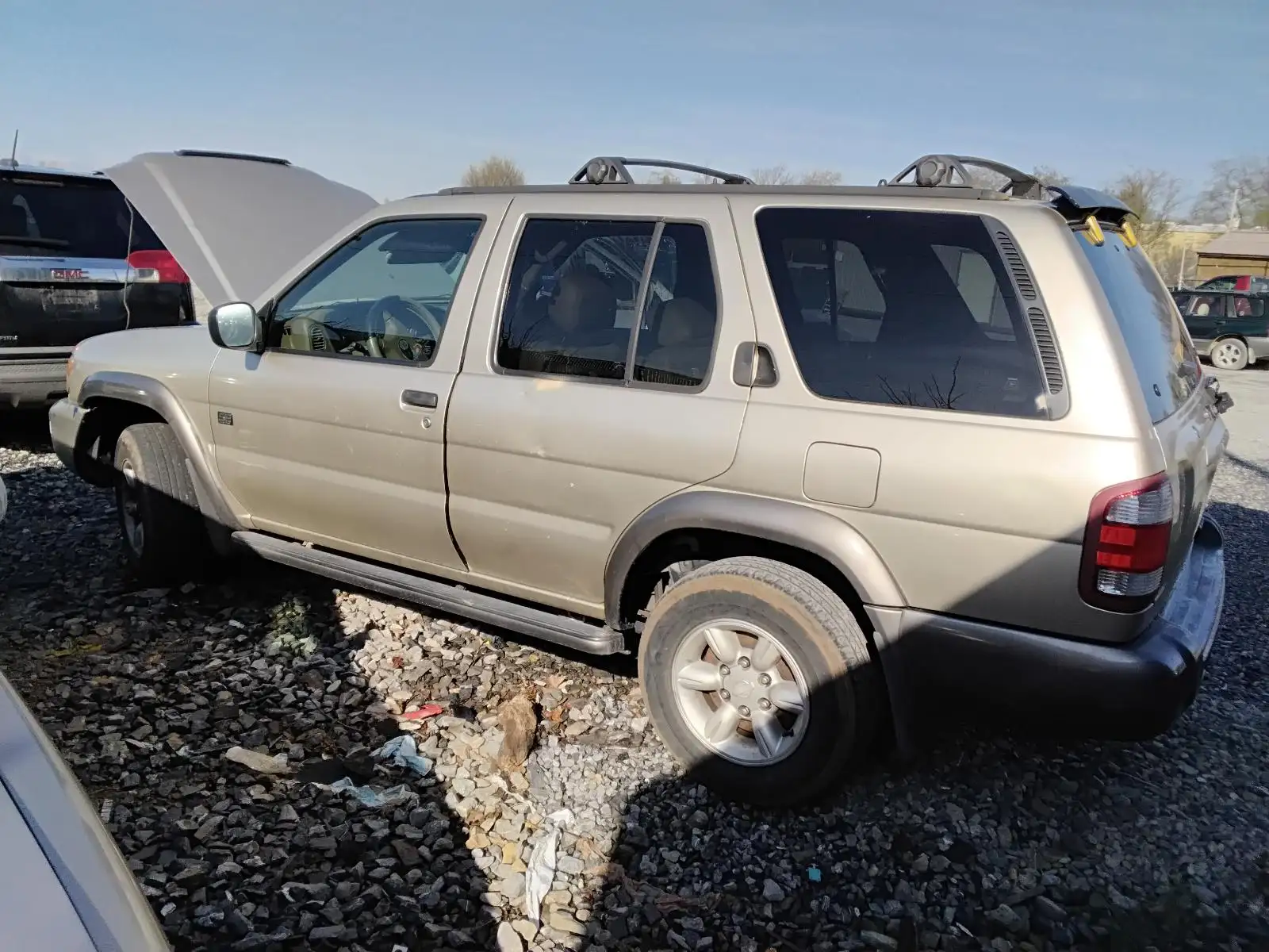 Photo of 1999 Nissan Pathfinder