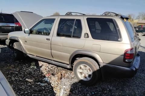 Photo of 1999 Nissan Pathfinder
