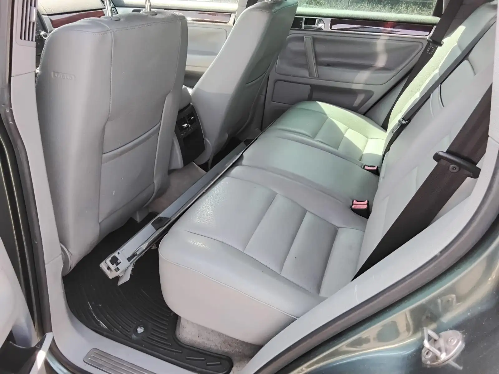 Photo of 2005 Volkswagen Touareg