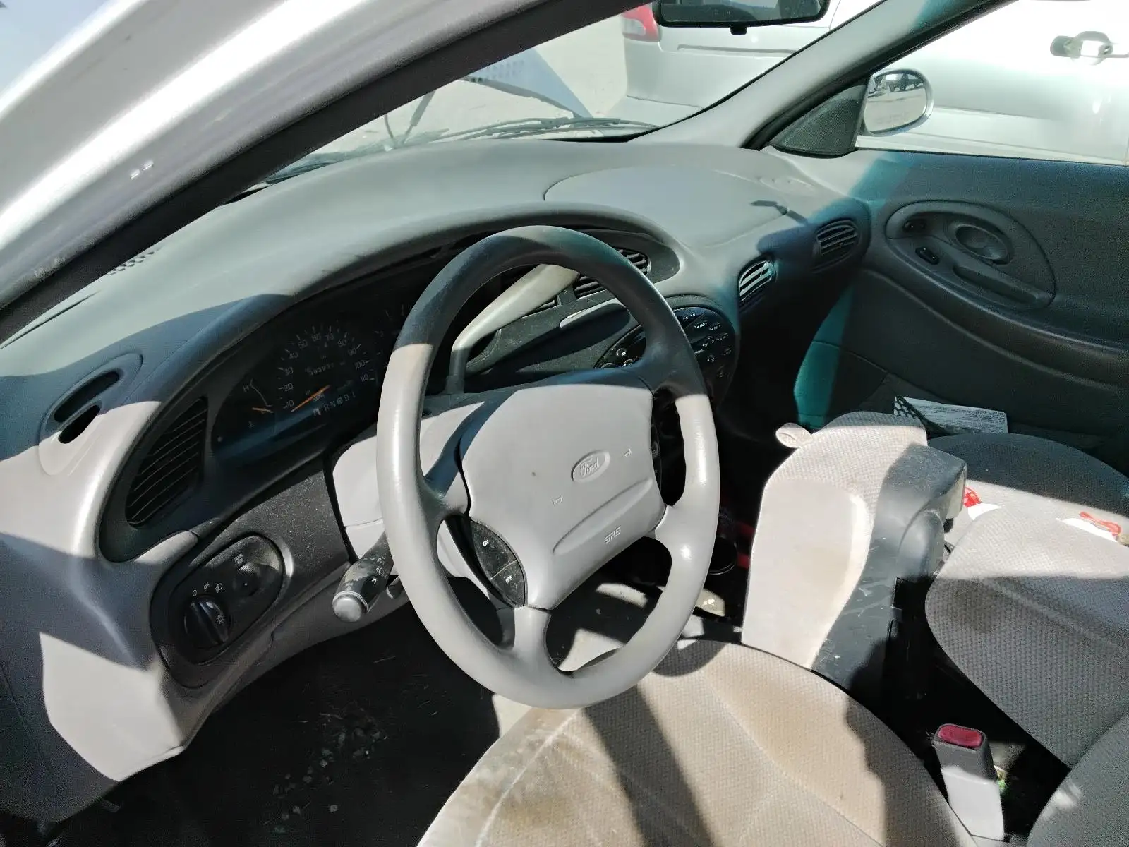 Photo of 1998 Ford Taurus