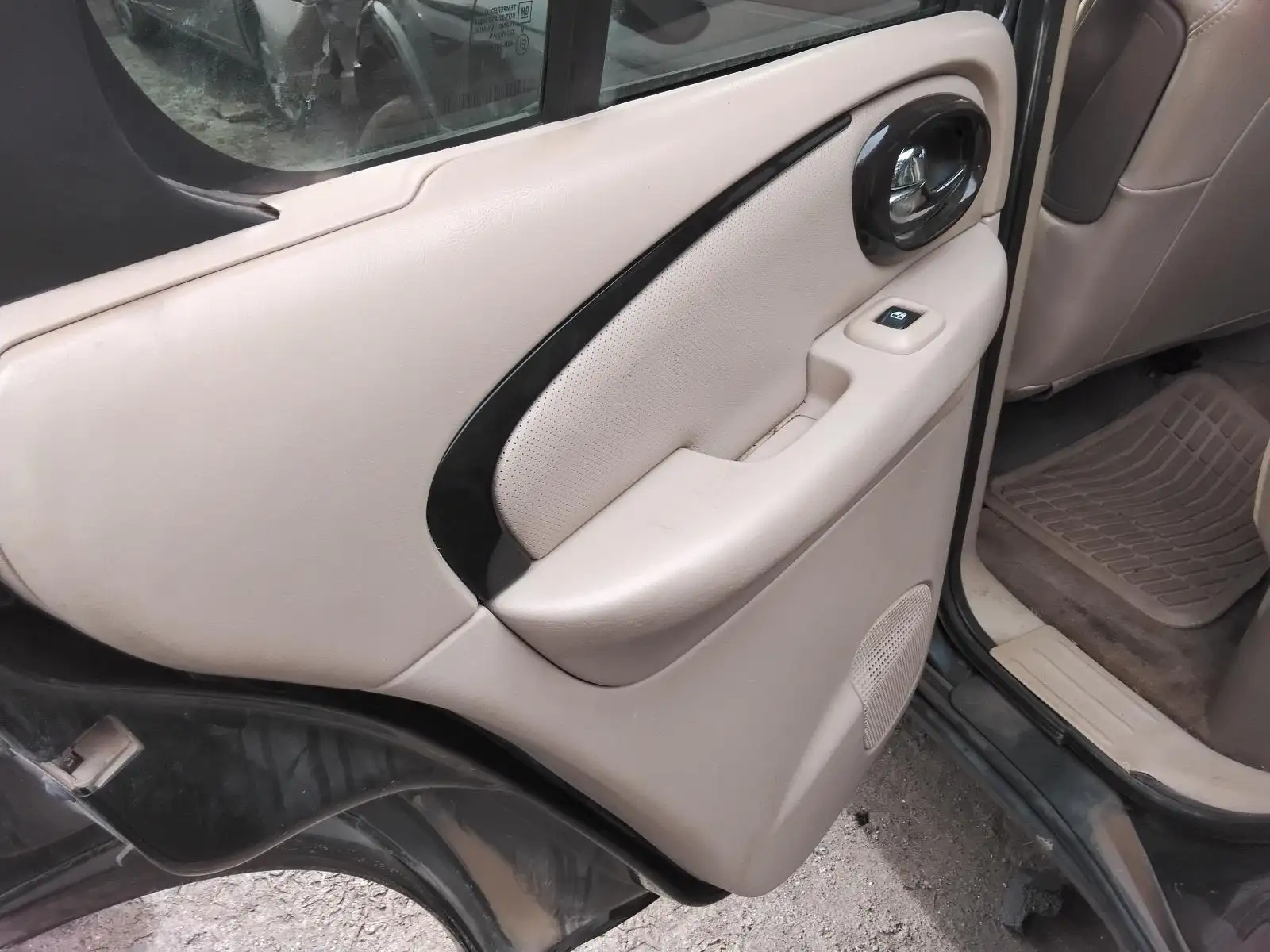 Photo of 2004 Buick Rainier