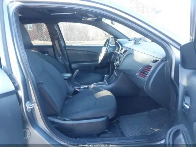 Photo of 2011 Chrysler 200