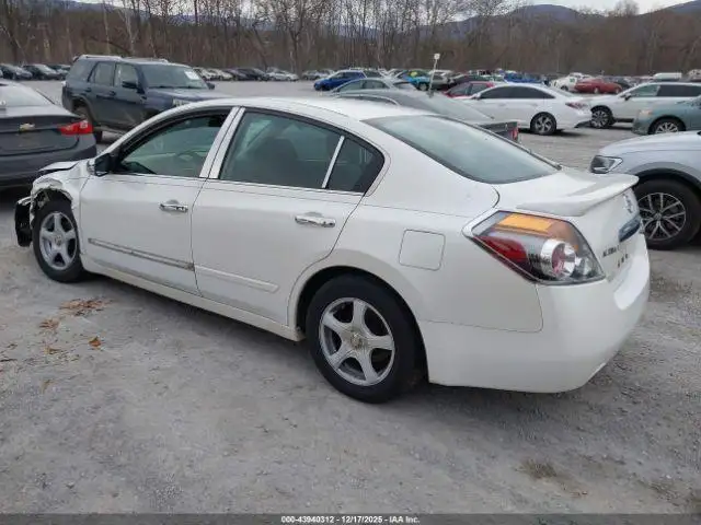 Photo of 2010 Nissan Altima