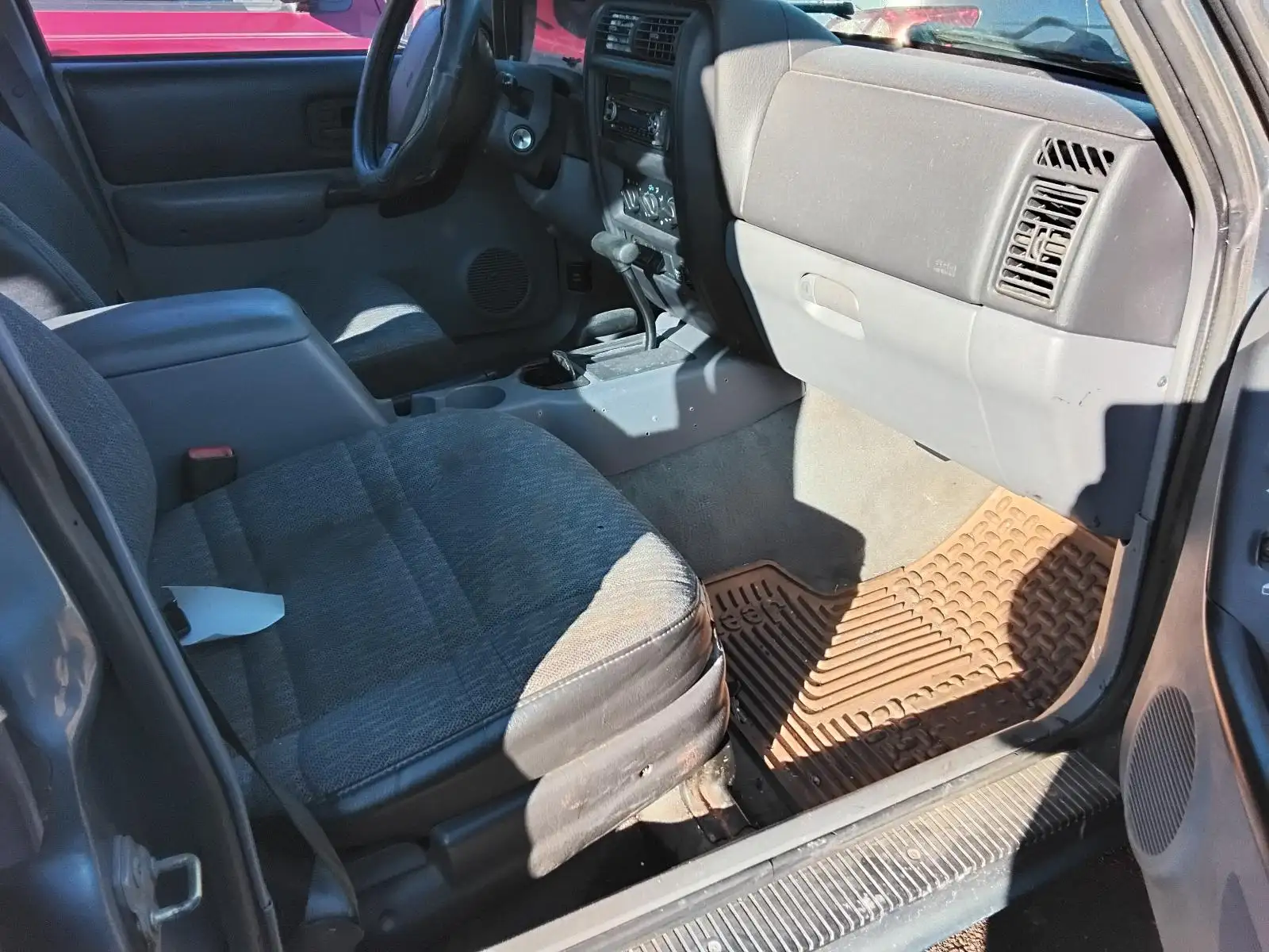 Photo of 1998 Jeep Cherokee