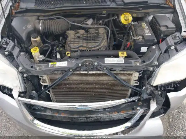 Photo of 2014 Chrysler Town & Country