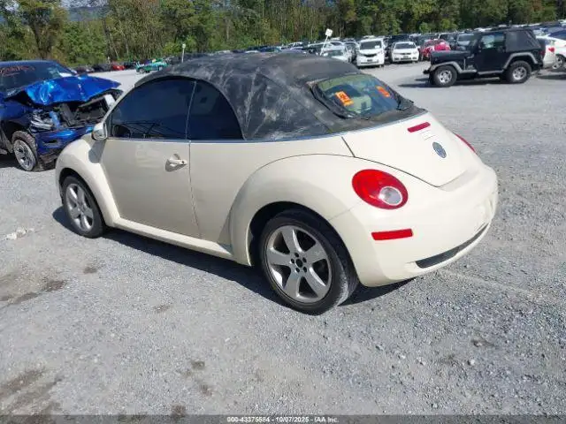 Photo of 2006 Volkswagen Beetle