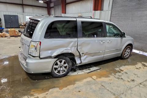 Photo of 2012 Chrysler Town & Country