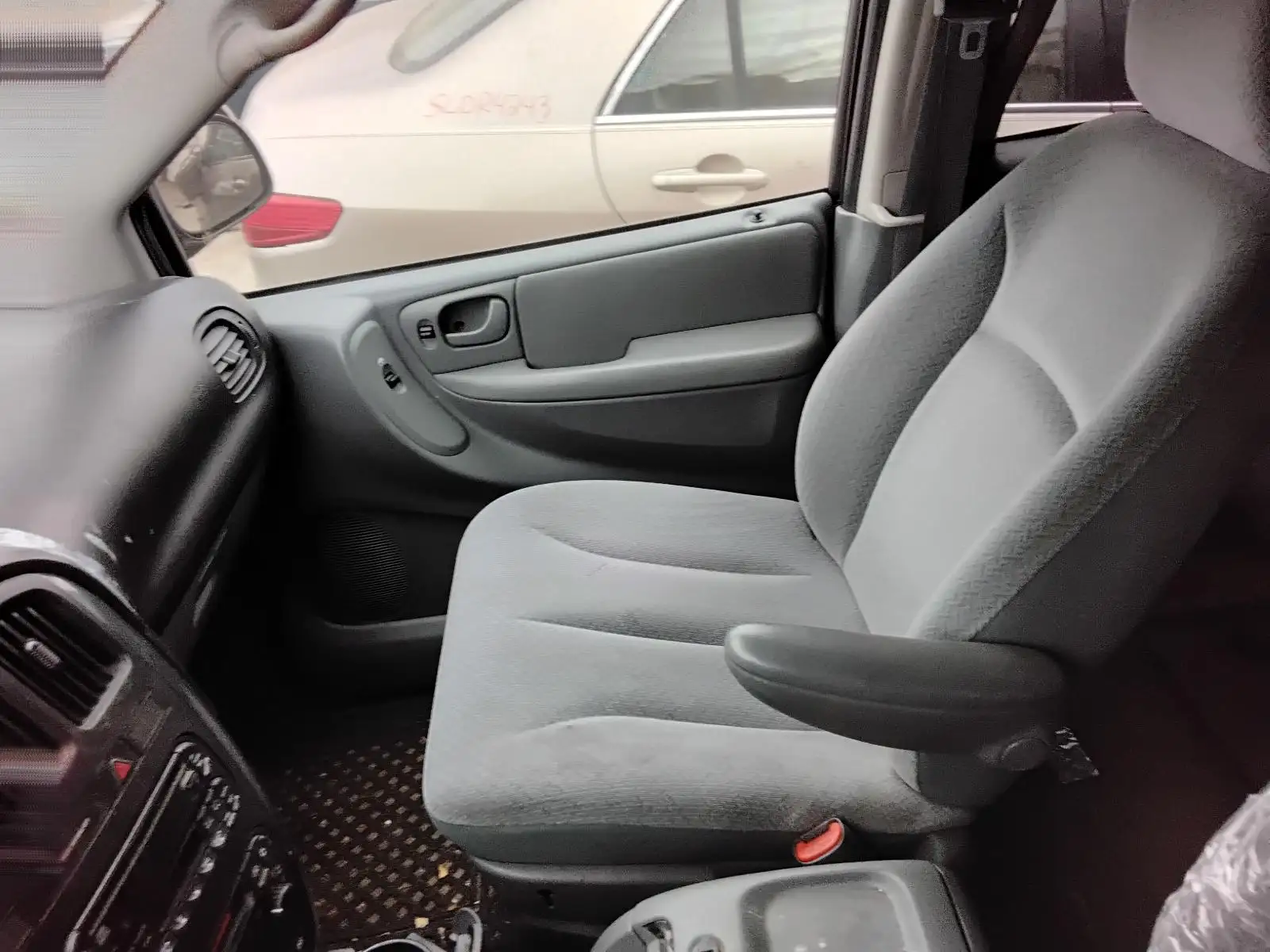 Photo of 2005 Dodge Caravan