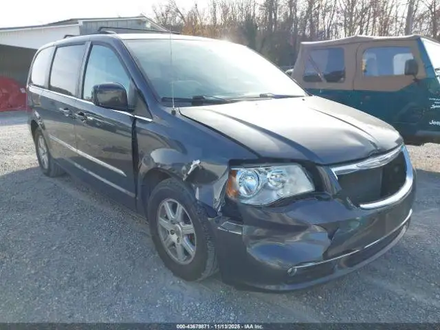 Photo of 2011 Chrysler Town & Country