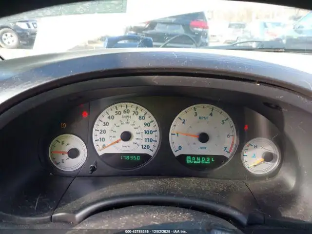 Photo of 2006 Chrysler Town & Country